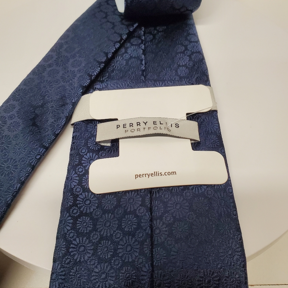 Perry Ellis Blue Tie 👔 - Picture 4 of 5